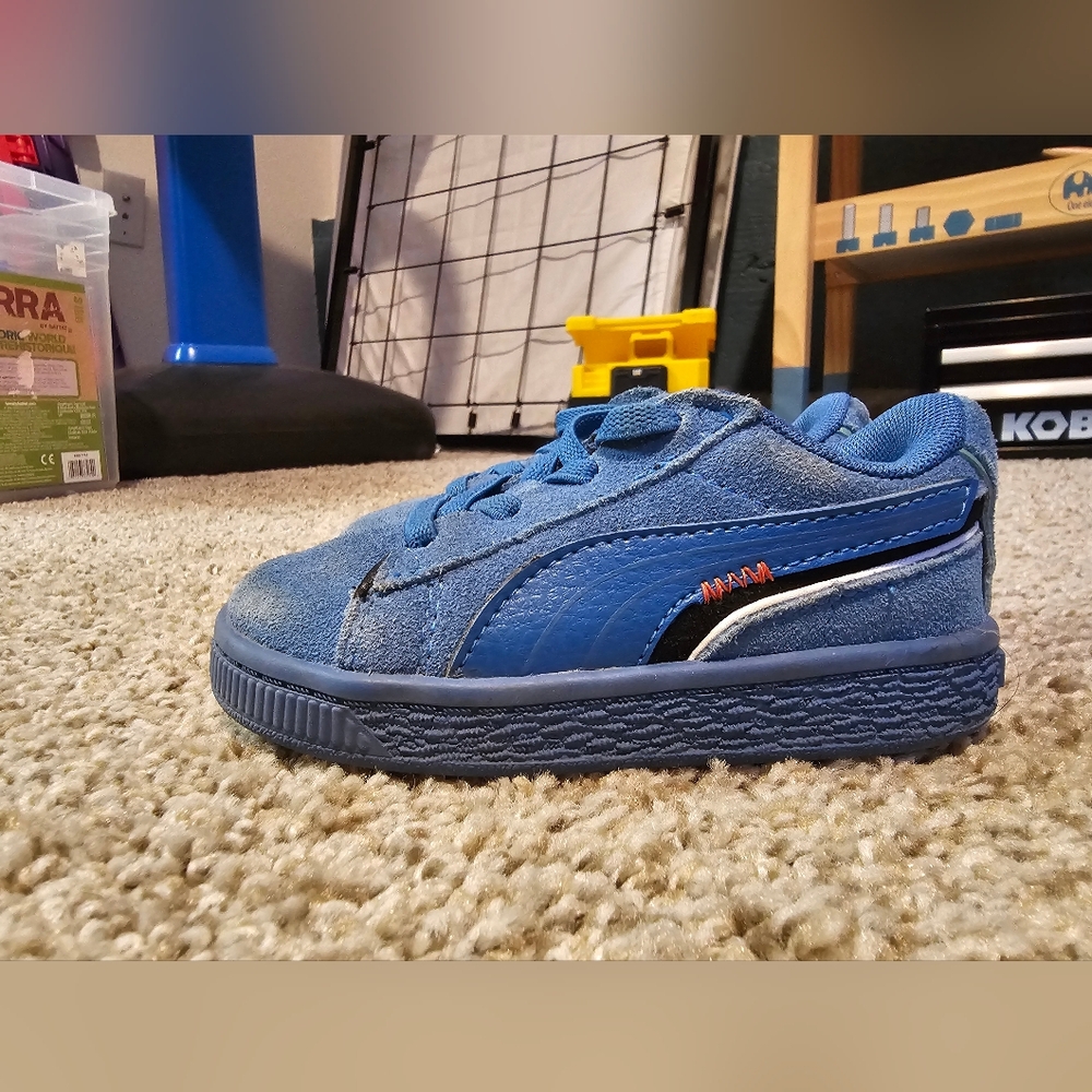 Puma toddler suede shoes size 6C